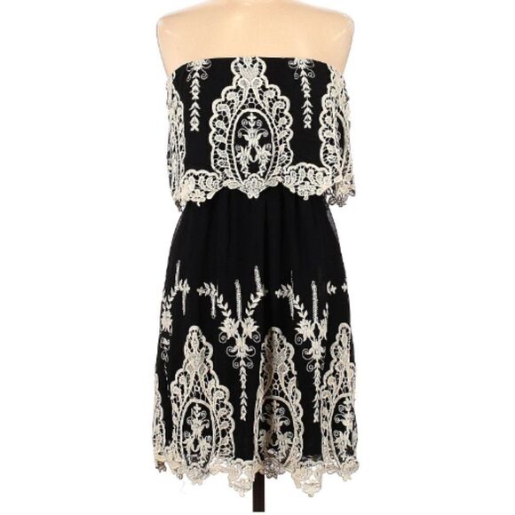 Hot & Delicous Dresses & Skirts - Hot & Delicious Strapless Embroidered Lace Ruffled Dress